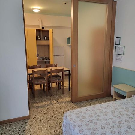 Hotel Residence Villa Lily Чезенатико Екстериор снимка