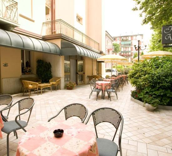 Hotel Residence Villa Lily Чезенатико Екстериор снимка